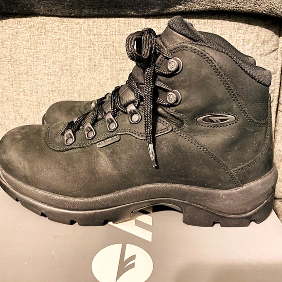 Size 8 waterproof hiking boots - Picture 4 of 5